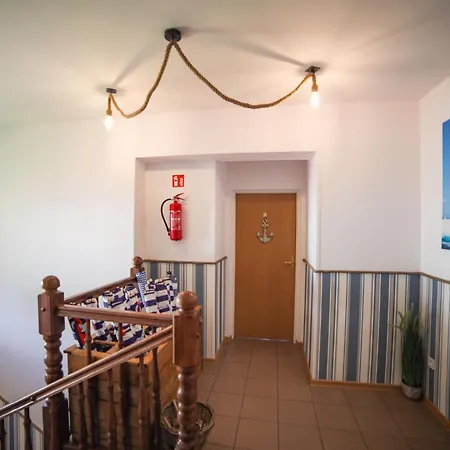 Kapitan Kik Проживание в семье