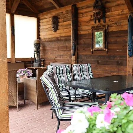 Kapitan Kik Проживание в семье *