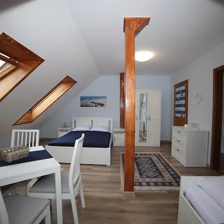 Δωμάτια σε οικογενειακή κατοικία Kapitan Kik Łeba